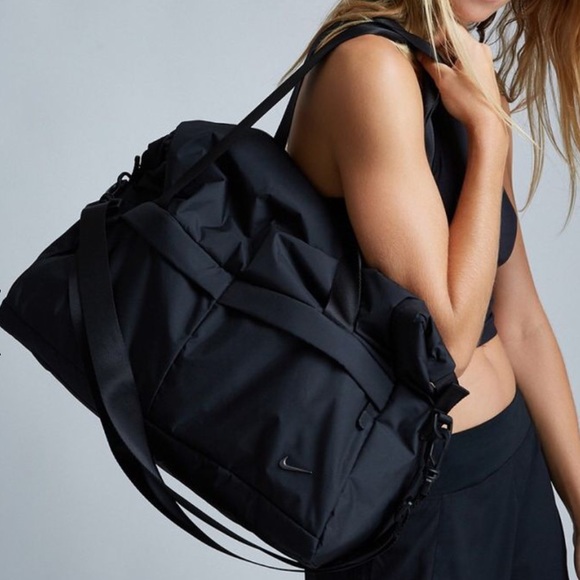 Nike Legendary Club/Travel Bag 5🌟 - Picture 2 of 8